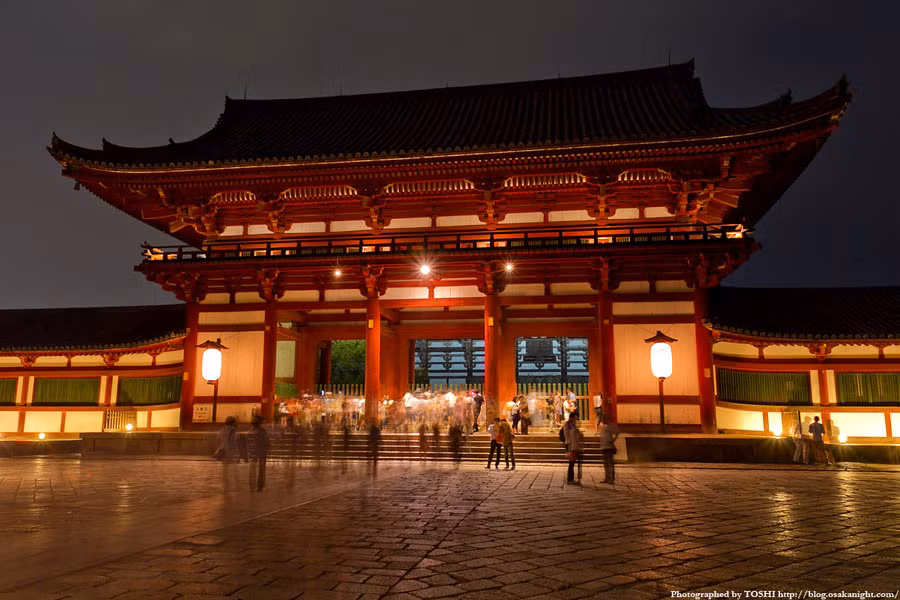 Đền Todaiji trong tiếng Nhật mang nghĩa “Đền lớn phía Đông”. Ngôi đền này là một trong 7 công trình khác được UNESCO công nhận là Quần thể đài tưởng niệm mang tính lịch sử của thời Nara.