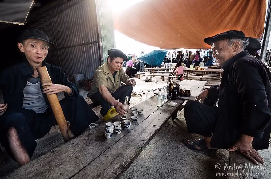 Một phiên chợ quê của các dân tộc miền núi phía Bắc.