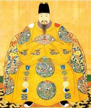 Thêm vào đó, rồng còn là biểu tượng của các hoàng đế Trung Quốc. Những họa tiết hình rồng xuất hiện trên long bào của hoàng đế. Thậm chí, ngai vàng của nhà vua cũng có hình ảnh của loài rồng.