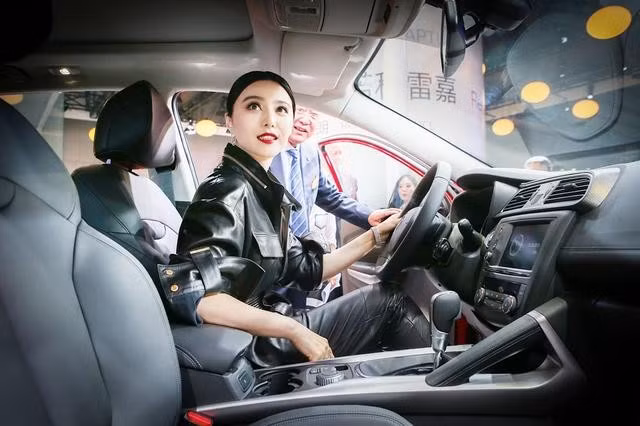 Chia sẻ tại sự kiện, Phạm Băng Băng cho biết cô đã nghĩ tới việc kết hôn cùng bạn trai Lý Thần nhưng vẫn chưa có kế hoạch cụ thể cho việc này.