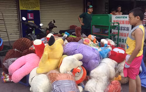 Hang tram gau bong Valentine phut choc lam qua cho “ba hoa”-Hinh-2