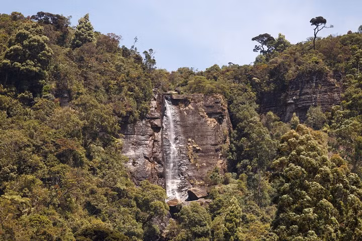 Lover’s Leap Waterfall, Nuwara Eliya, Sri Lanka: Dù sở hữu phong cảnh tuyệt đẹp nhưng thác nước này lại là nơi nhiều cặp đôi tự tử. Thậm chí những người dân địa phương cũng cẩn trọng tránh đi qua đây lúc trời tối.