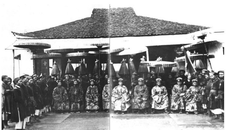 Hội đồng giám khảo tại một trường thi.