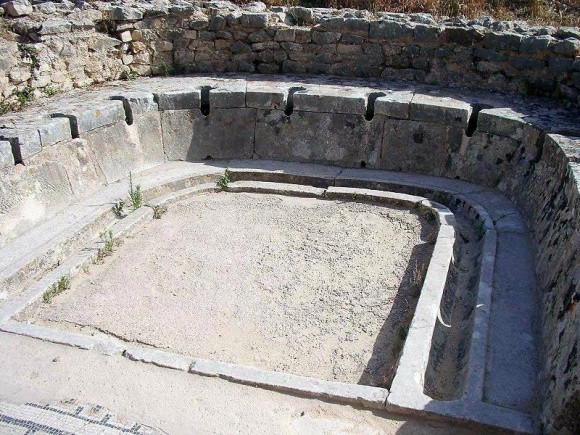 Tiet lo gay soc ve nha ve sinh thoi La Ma co dai