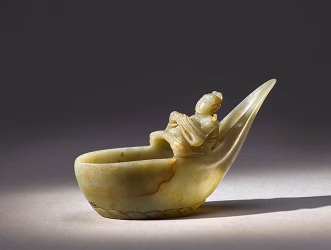 Khay đựng nước pha mực Tàu làm bằng ngọc.