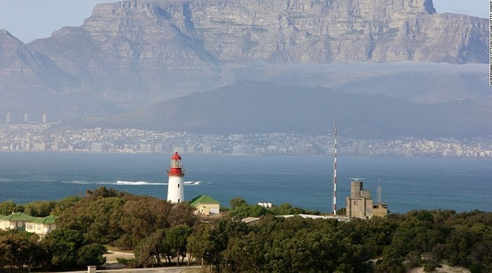 Ngọn hải đăng trên đảo Robben được xây dựng năm 1864.
