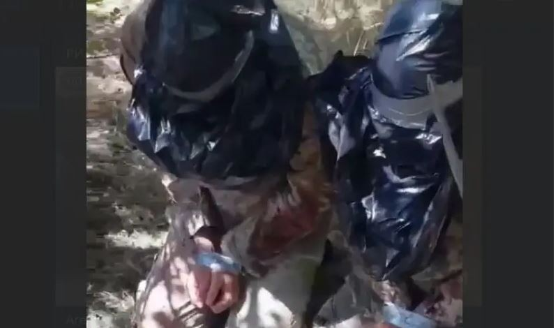 “Người Nga có thể nhận được một số lượng kỷ lục tù binh vào tháng 9. Theo dự báo, hơn 3-4 nghìn binh sĩ Ukraine có thể bị bắt khi các phòng tuyến sụp đổ và các “chảo lửa” được hình thành”, nguồn tin viết. Ảnh: Topwar.