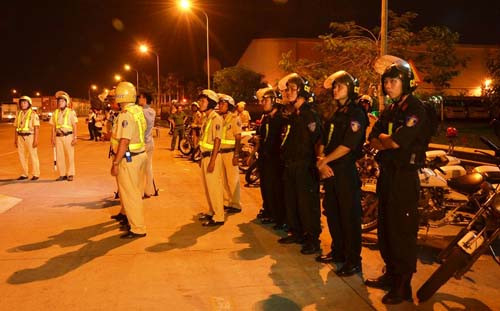 Trong những ngày trước, trong và sau Tết Mậu Tuất, lực lượng CSGT TP.HCM sẽ túc trực đo nồng độ cồn, chống đua xe trái phép từ 0h đến 6h sáng hôm sau.