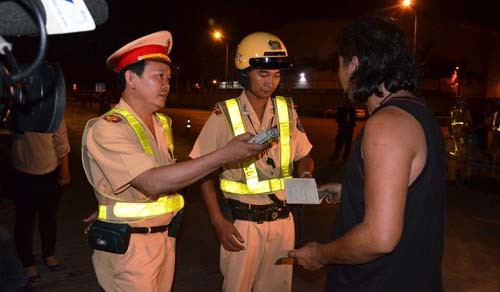 CSGT TP.HCM sẽ tăng cường kiểm tra, xử lý vi phạm nồng độ cồn, ngăn chặn, chống đua xe trái phép trên các tuyến đường ở cửa ngõ TP như: xa lộ Hà Nội, Mai Chí Thọ, quốc lộ 1.