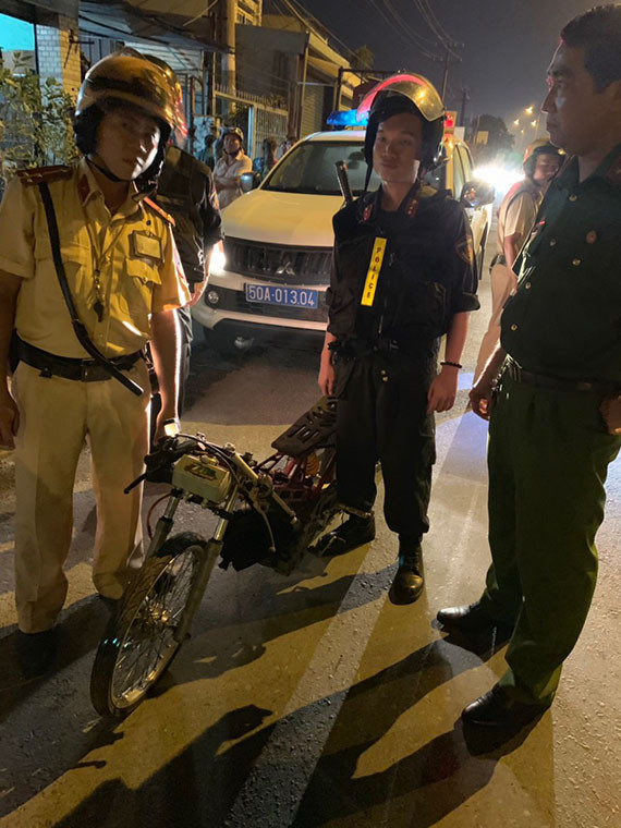 Tại đây, cơ quan chức năng phát hiện nhiều xe máy có hình thù “quái dị”, bị thay đổi kết cấu, đôn dên, xoáy nồng…