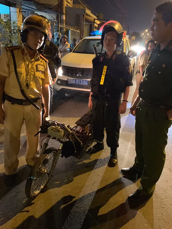 Tại đây, cơ quan chức năng phát hiện nhiều xe máy có hình thù “quái dị”, bị thay đổi kết cấu, đôn dên, xoáy nồng…