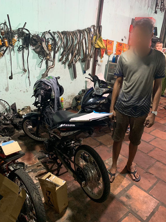 Theo thông tin ban đầu, từ tin báo của quần chúng nhân dân khu vực các tuyến đường xung quanh các trường Đại học Kinh tế Luật, Đại học Nông Lâm, Đại học Quốc gia… (giáp giữa địa bàn phường Đông Hòa và phường Linh Xuân, Linh Trung (quận Thủ Đức, TP HCM) về tình trạng thường xuyên có nhiều nhóm thanh niên chạy xe máy đôn dên, xoáy nồng, xe “cọp” dàn hàng ngang, nẹt pô, so kè tốc độ… gây mất an ninh trật tự và nguy cơ gây tai nạn cho người dân.