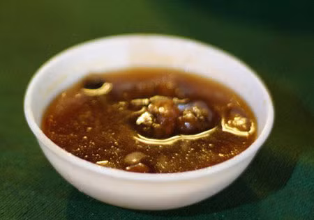 Nước mắm me chua ngọt chấm món nướng: Mắm me chua ngọt làm nước chấm đồ nướng, hải sản nướng... thì ngon tuyệt vời.