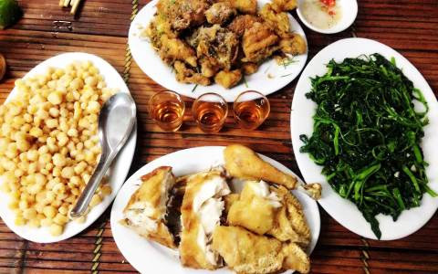 Một số hàng gà đồi ở Long Biên cũng là lựa chọn tuyệt vời. Ảnh: Địa điểm ăn ngon.