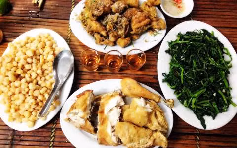 Một số hàng gà đồi ở Long Biên cũng là lựa chọn tuyệt vời. Ảnh: Địa điểm ăn ngon.