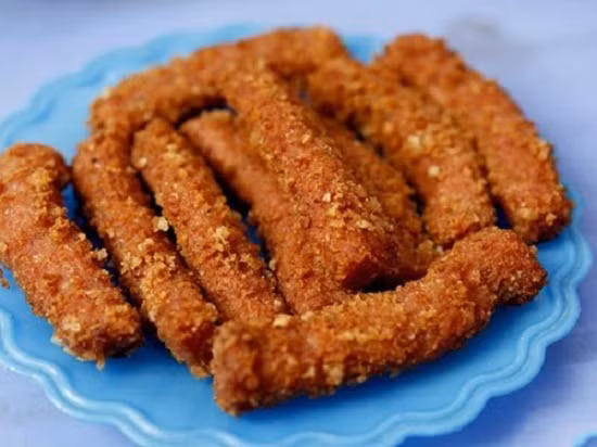 Các món ăn vặt như nem chua rán, các món bánh truyền thống cũng rất tuyệt vời. Ảnh: Món ngon Hà Nội.