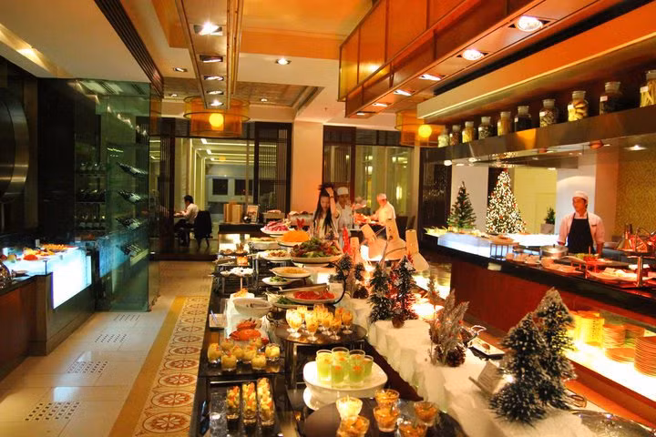 Các món ăn ở đây tuy hơi đắt một chút nhưng với tay nghề chế biến của những đầu bếp có hạng sẽ làm bạn vừa miệng. Ảnh: Facebook.