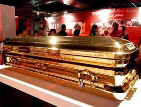 Quan tài khủng bằng vàng được đại gia Trung Quốc ưa chuộng.