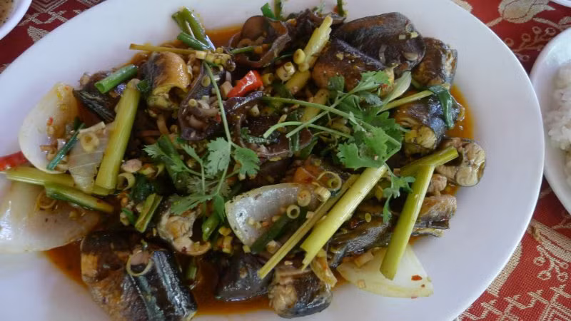 Cà Màu nổi tiếng với mon lươn um rau ngổ - một món ăn giàu dinh dưỡng, thơm ngon mà không ngán ngấy