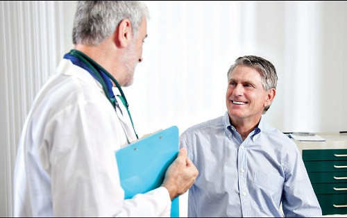 Ở Mỹ, người ta đã tiến hành làm thí nghiệm cho 47.911 người đàn ông sử dụng cà phê thường xuyên trong ngày và kết quả rất tốt, những người này có nguy cơ mắc ung thư tuyến tiền liệt thấp hơn rất nhiều. Ảnh: Bệnh viện ung bướu Hưng Việt.