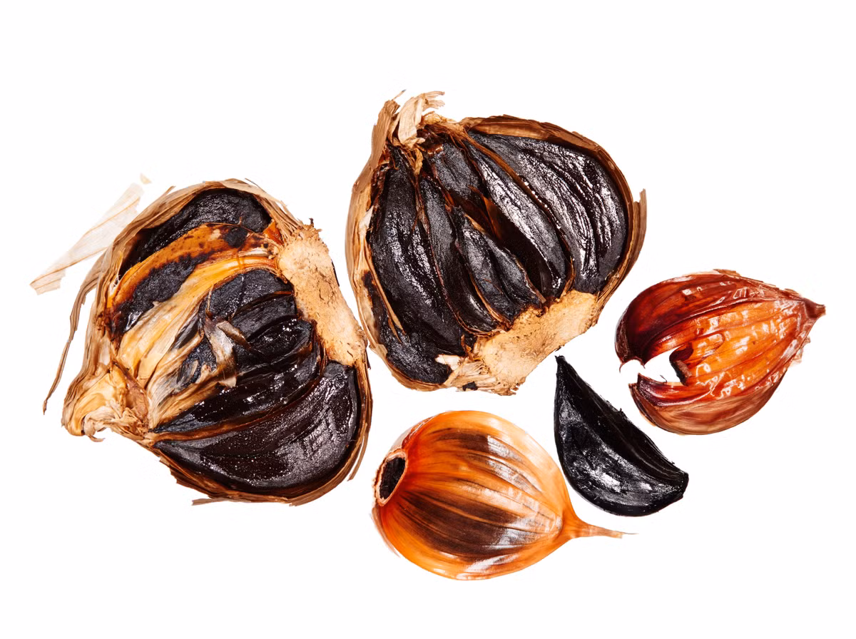 Ăn tỏi đen hàng ngày còn giúp chống mất ngủ kinh niên, giúp ăn ngon miệng, hỗ trợ tiêu hóa...