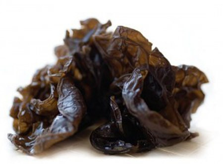  Chữa viêm xoang bằng nấm mèo cũng công hiệu không kém. Với bệnh này, mỗi lần bạn cần khoảng 20g nấm mèo ngâm nở, rửa sạch bụi bẩn; 15g đường phèn.