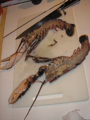 Ăn óc tôm hùm lại là thú thưởng thức món tôm siêu dị ở một số nước phương Tây.