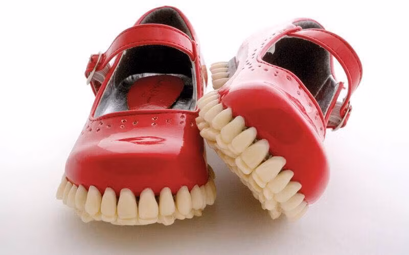 Bạn có sẵn sàng thử và diện đôi búp bê với phần đế như răng lừa này không?