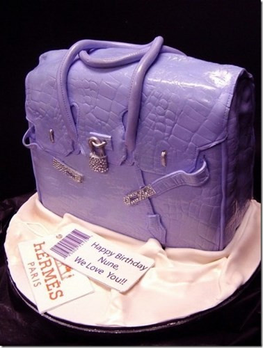 Bánh kem hình túi Hermes màu tím thời thượng và bắt mắt chắc chắn làm các nàng reo lên vì sung sướng