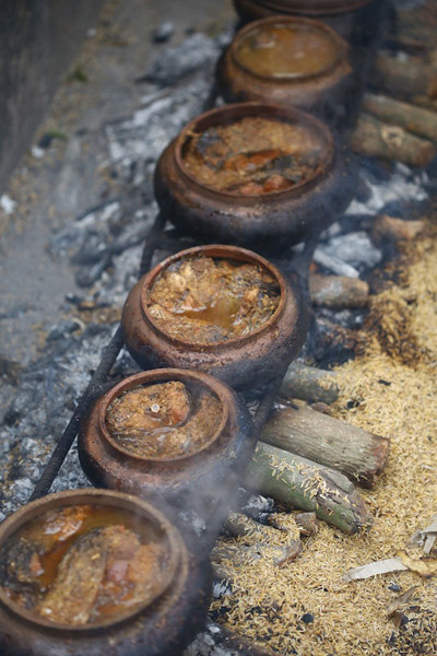 Cá kho niêu đất làng Vũ Đại, Hà Nam với cách chế biến cầu kỳ, hương vị hấp dẫn là món đặc sản nổi danh cả trên thế giới.