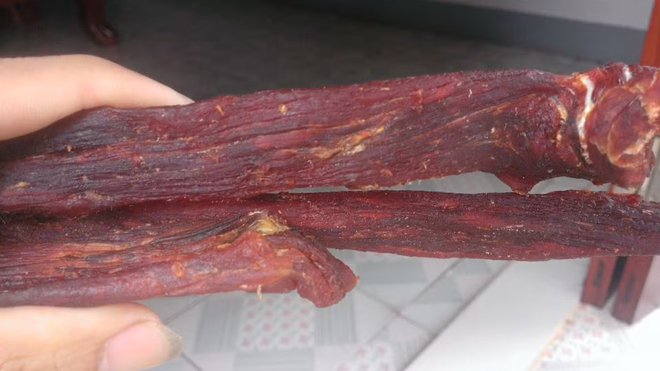 Thịt nai khô là một trong những món ăn nhất định bạn phải thử khi đến với núi rừng Đắc Lắc.