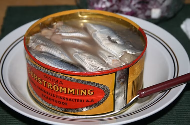 Món xác chết: Món ăn ngày còn tên gọi khác là cá trích muối. Vì nó có mùi hôi thối như xác chết nên mới được gọi bằng cái tên đó. Ảnh: Vietnamnet.