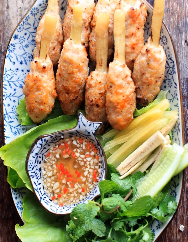 Khi thưởng thức món xôi này, bạn sẽ bị vị ngọt từ mía và hương vị thơm ngon của món xôi chinh phục.