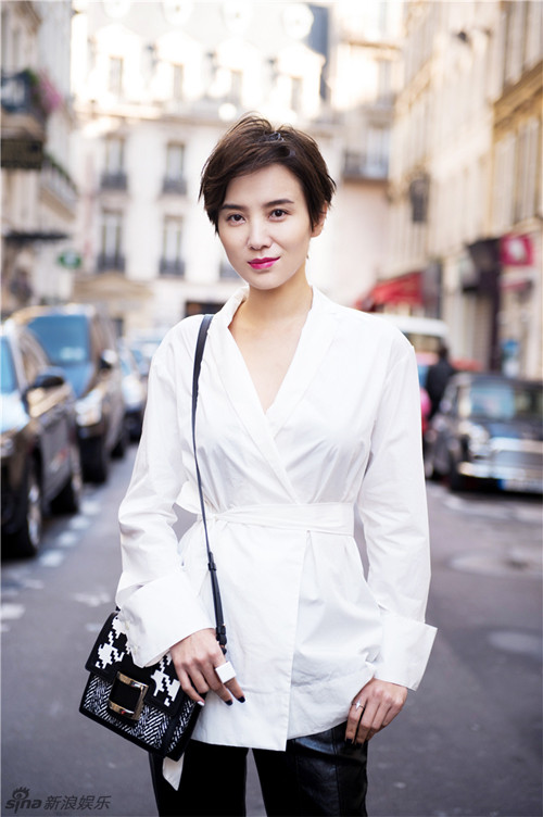 Diễn viên Tống Giai người Trung Quốc biến hóa liên tục với các phong cách đa dạng.