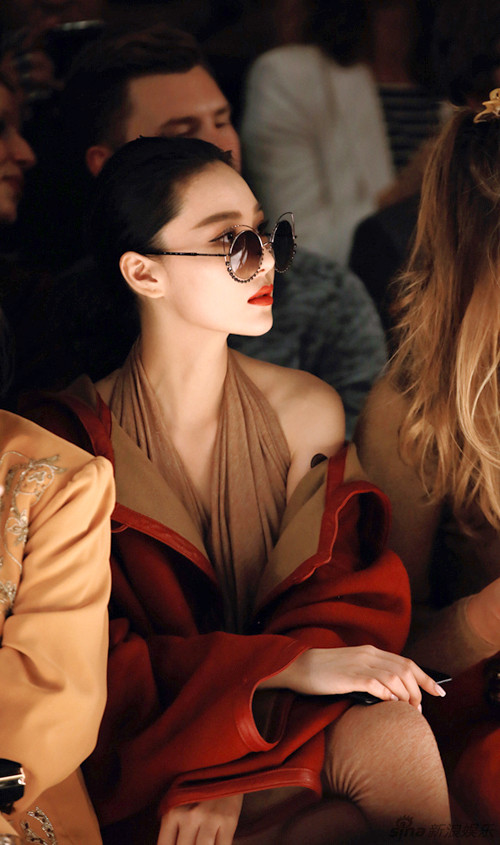 Khoảnh khắc tuyệt đẹp của cô nàng trong bộ đầm ấn tượng.