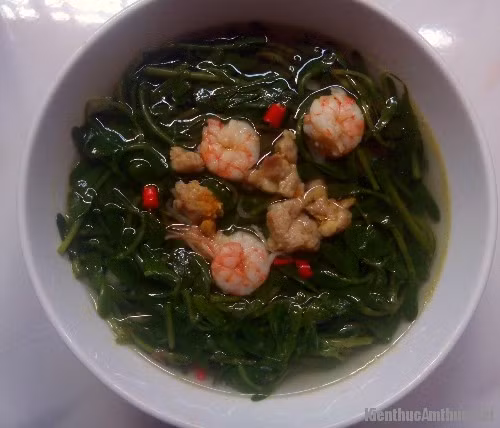 Canh tôm nấu rau đắng là món ăn dân dã của người dân Nam Bộ. Món canh này thơm mát bổ dưỡng, tốt cho sức khỏe. Ảnh: Kienthucamthuc.