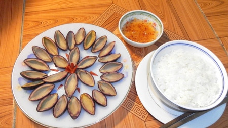 Thời đó, món trám đích thực là món ăn của nhà nghèo. Ảnh: Quê việt.