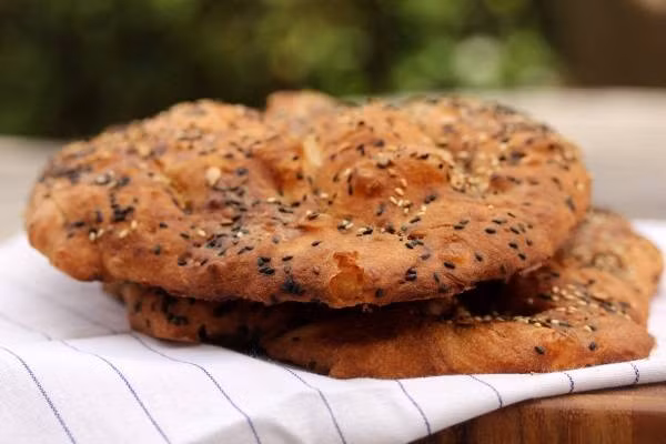 Bánh sa kê nhúng mè cũng là một lựa chọn ăn ngon tuyệt vời. Ảnh: Yêu trẻ.