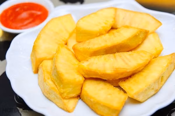 Sa kê chiên: Đây là món ăn được cải biên từ bánh chuối chiên hay bánh khoai chiên. Ảnh: Yêu trẻ thơ.