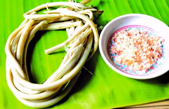 Bình Phước có đặc sản đọt mây nướng khá lạ có một không hai.