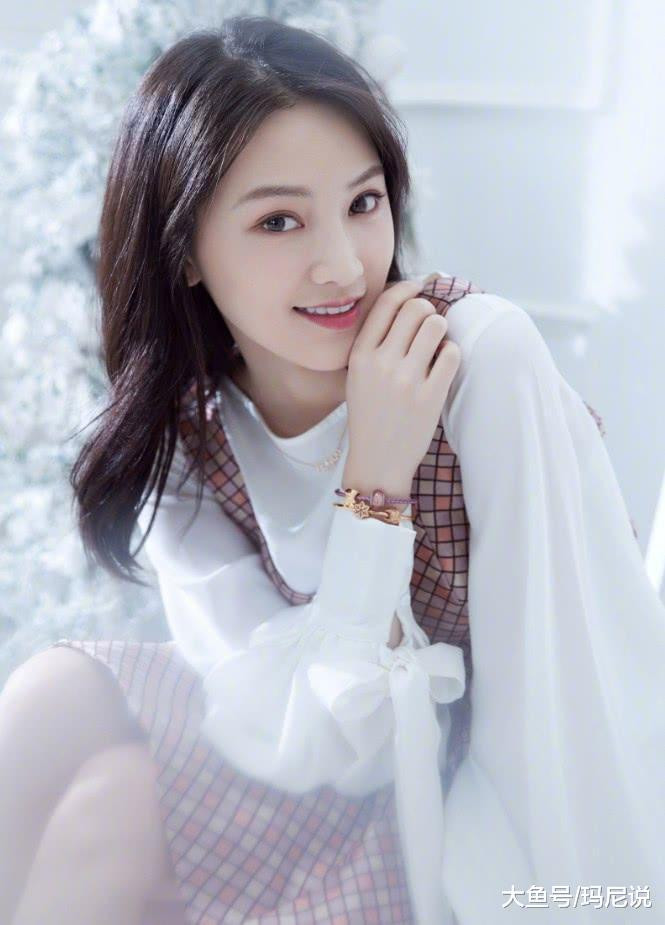 Người đẹp cũng gây chú ý khi được chọn vào vai nữ chính trong phim "Bong bóng mùa hè".