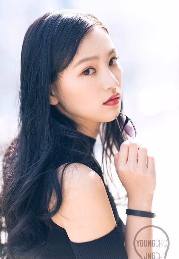 Thế nhưng không thể phủ nhận rằng, dù nhan sắc thực tế ra sao, Hoàng Xán Xán cũng khiến mọi người hâm mộ bởi gout thời trang của mình.