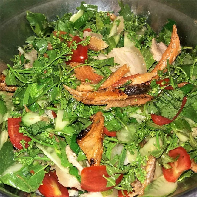 Lá sầu đâu có thể được dùng để ăn kèm nhiều món như cá kho, mắm thái, mắm chưng, thịt kho…Ảnh: zingnews.