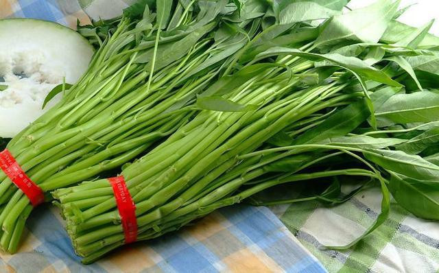 Rau muống cũng dễ có nguy cơ chứa nhiều thuốc sâu, do những năm gần đây, xuất hiện thêm nhiều loại bệnh và côn trùng gây hại.