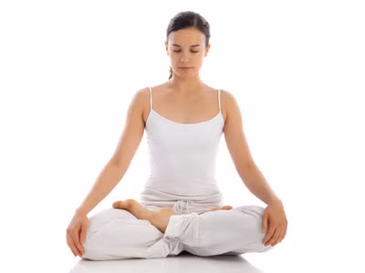 Đặc biệt, bạn cần lưu ý khi hít thở không gò bó phần ức và bụng. Ảnh: giaoducthoidai.