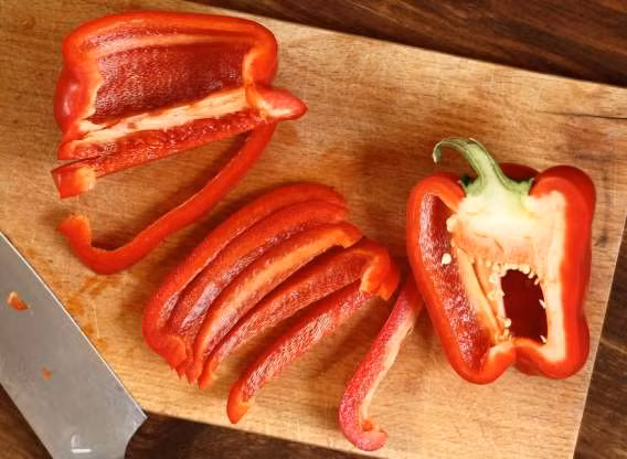 Những người mắc bệnh thận có thể có một hệ thống miễn dịch bị tổn thương. Trong khi đó, ớt chuông lại chứa nhiều vitamin C và vitamin A, giúp cải thiện hệ thống miễn dịch. Ảnh: MSN.