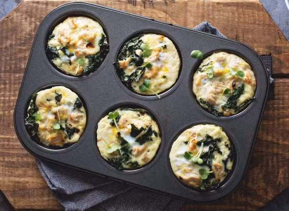 Người bị thận chỉ nên ăn lòng trắng trứng gà do trong lòng đỏ trứng có chứa nhiều phốt pho.