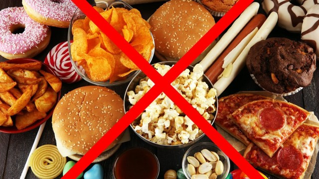 Thịt đỏ và đồ ăn chiên rán cũng không tốt cho người bị viêm khớp. Ảnh: wp.