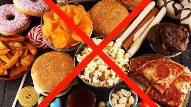 Thịt đỏ và đồ ăn chiên rán cũng không tốt cho người bị viêm khớp. Ảnh: wp.