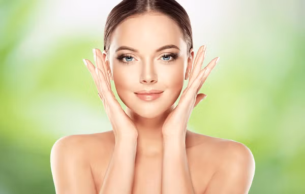 Mát-xa mặt trong ít nhất 20 phút. Không trang điểm trong ít nhất 3-4 giờ sau khi mát-xa. Thời điểm tốt nhất để mát-xa mặt là vào buổi tối trước khi đi ngủ. Nếu sở hữu da khô, bạn nên mát-xa da bằng kem dưỡng ẩm chống khô da. Với da dầu, nên sử dụng một vài giọt nước cốt chanh để mát-xa da mặt.